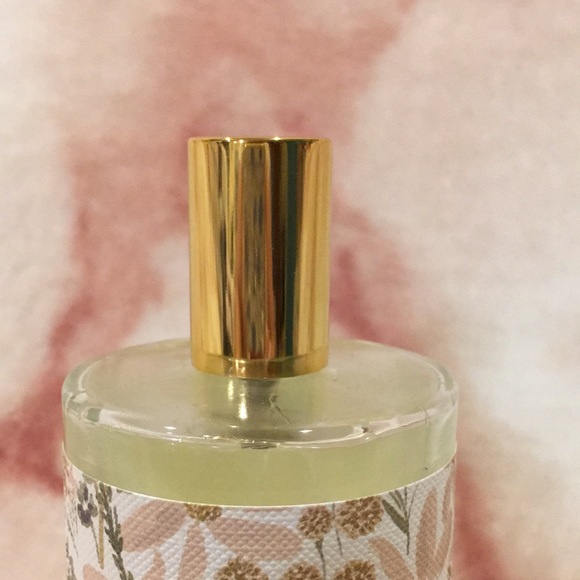 Sand + Fog Scented Cashmere & Linen Linen Room Spray NWT 107ml Sand +Fog Home - Picture 3 of 16